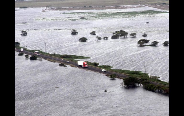 Luego de casi 20 días de la entrada del huracán “Karl” a Veracruz, el nivel del agua empieza a bajar. EL UNIVERSAL  /