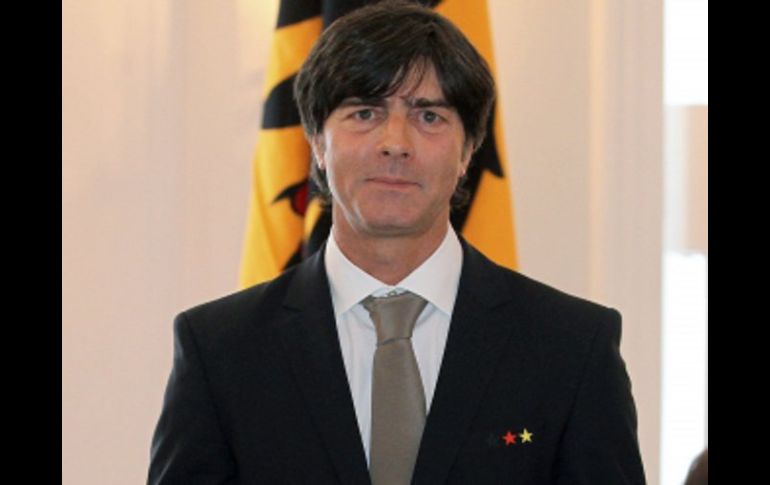 Jochim Löw, recibió la Orden del Mérito Federal de Alemania. EFE  /