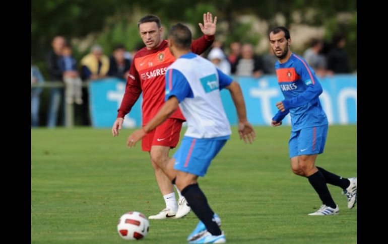 El técnico Paulo Bento dirigiendo un entrenamiento de la Selección portuguesa. AFP  /