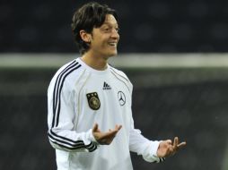 Mesut Özil disfruta los entrenamientos de la Selección de Alemania. AFP  /