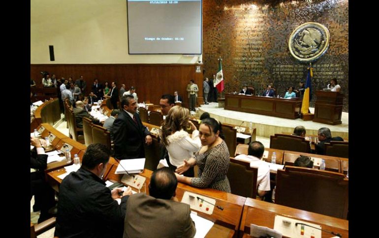 Durante la sesión de ayer en el Congreso se aprobó también enviar un extrañamiento al titular de la CEA, César Coll. E. BARRERA  /