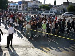 Aprox. 450 alumnos de la Preparatoria No. 5 marcharon ayer por Manuel Acuña rumbo a Casa Jalisco, demandaron más recursos. E. PACHECO  /