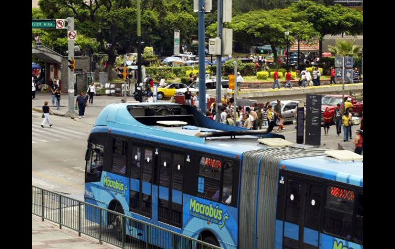 En la ZMG existen tres distintos tipos de transporte masivo: el BRT, el Tren Ligero y el autobús. ARCHIVO  /