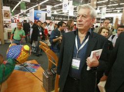 El año pasado el escritor disfrutó la feria y caminó por los pasillos de la Expo Guadalajara. A. CAMACHO  /