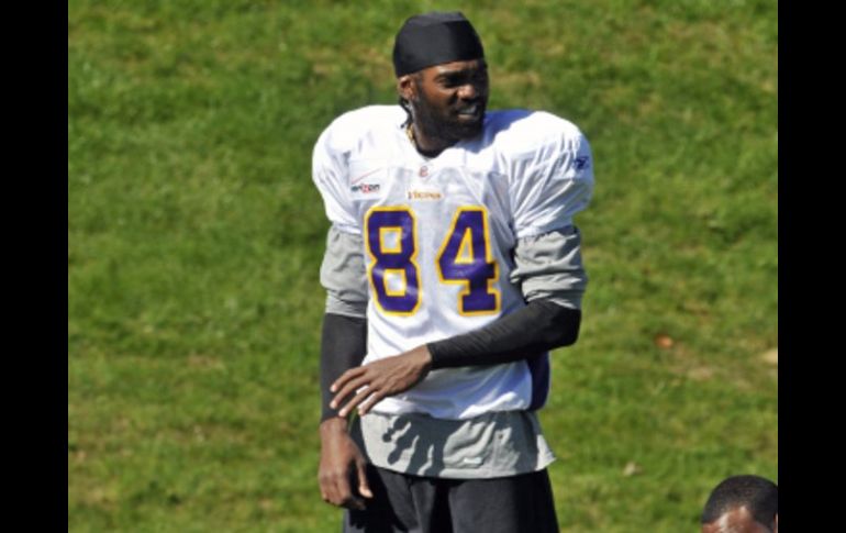 Randy Moss otra vez portará el 84 con los Vikingos, como cuando debutó con ellos en la NFL. AP  /