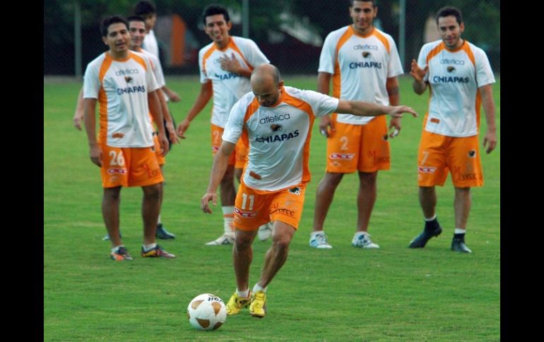 Los integrantes del equipo de Jaguares se preparan para su próximo partido. MEXSPORT  /