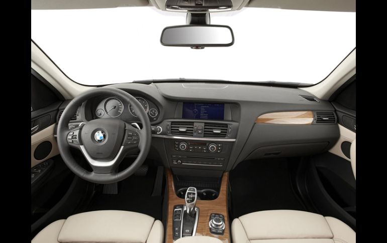 En la imagen el aspecto del tablero del BMW X3. ESPECIAL  /