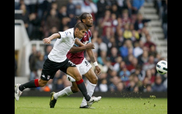 El timonel resalta la diferencia marcada en el Fulham por el delantero mexicano. AP  /