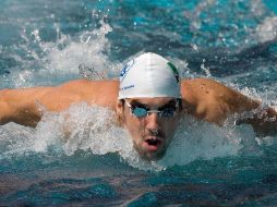 El nadador estadounidense Michael Phelps realiza una exhibición  durante el Festival Olímpico del Bicentenario. EFE  /