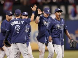 Tampa Bay celebra después de que John Jaso conectó el sencillo del desempate en la octava. REUTERS  /