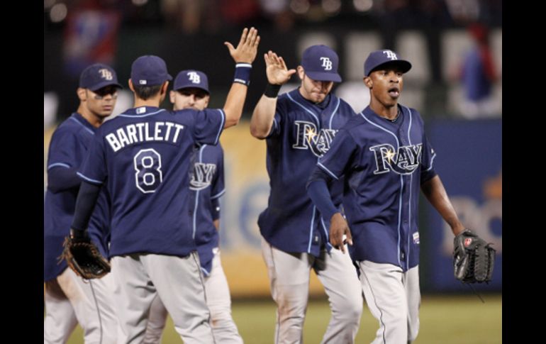 Tampa Bay celebra después de que John Jaso conectó el sencillo del desempate en la octava. REUTERS  /