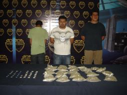 En total, se incautaron 700 gramos de mariguana, 4.5 gramos de cocaína, dos de piedra base y cinco pastillas psicotrópicas. ESPECIAL  /