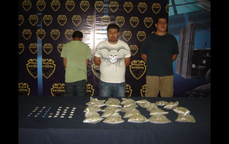 En total, se incautaron 700 gramos de mariguana, 4.5 gramos de cocaína, dos de piedra base y cinco pastillas psicotrópicas. ESPECIAL  /