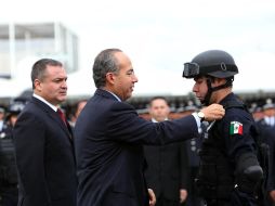 El Presidente Felipe Calderón (c), presidió el miércoles la ceremonia de entrega de reconocimientos al mérito de la Policía Federal.EFE  /