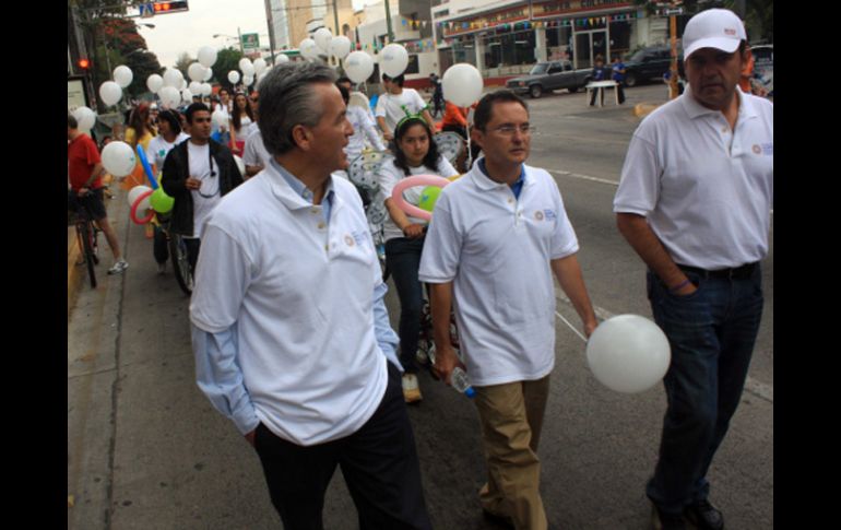 El contingente de aproximadamente 50 personas, salió desde el cruce de Federalismo y Juárez, hasta Enrique Díaz de León. A. HINOJOSA  /