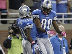 Leones de Detroit festejan su primera victoria en la NFL en esta temporada.AP  /