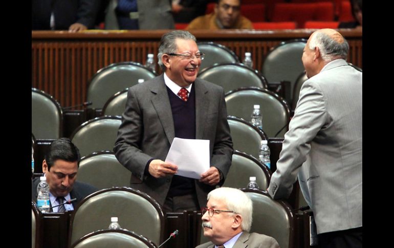 Francisco Rojas (centro) aseguró que ''existe voluntad política'' por parte del PRI. EL UNIVERSAL  /