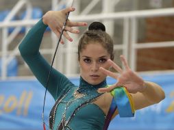 Cynthia Valdéz realizando su rutina de gimnasia rítmica. S.Nuñez  /