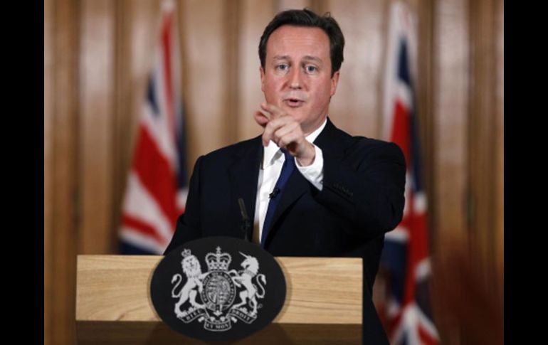 David Cameron en una conferencia de prensa en Downing Street sobre el caso Norgrove el día de hoy. AP  /