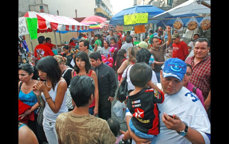 Desde ayer por la tarde se registró una nutrida afluencia de visitantes en el Centro de la ciudad. A. GARCÍA  /