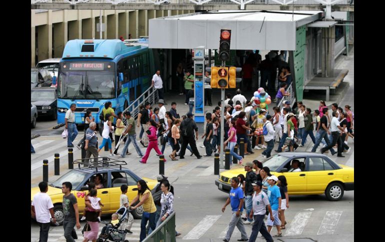 El Ayuntamiento tapatío busca consultar con la sociedad si quiere o no una Línea 2 del Macrobús. EL INFORMADOR  /