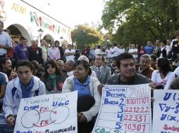 Para mantener la protesta, se impartieron clases frente a Casa Jalisco. M. FREYRIA  /