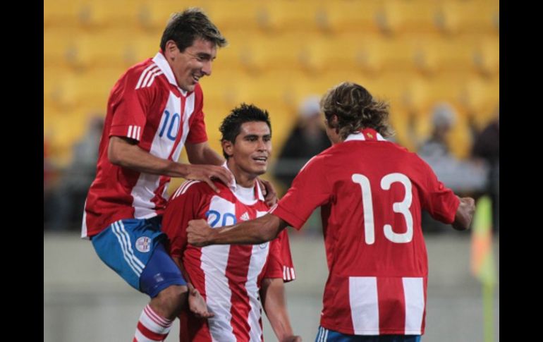 Los jugadores de Paraguay festejando su victoria ante Nueva Zelanda. AFP  /