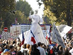 Trabajadores del sector privado, estudiantes y familias, se manifiestan en contra de la reforma. EFE  /