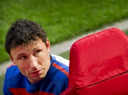 El jugador holandés Mark van Bommel en el banquillo durante un entrenamiento de su Selección. EFE  /