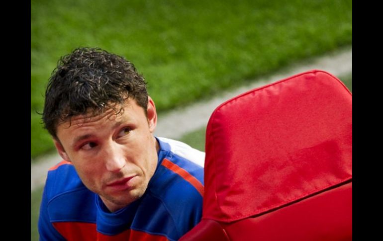 El jugador holandés Mark van Bommel en el banquillo durante un entrenamiento de su Selección. EFE  /