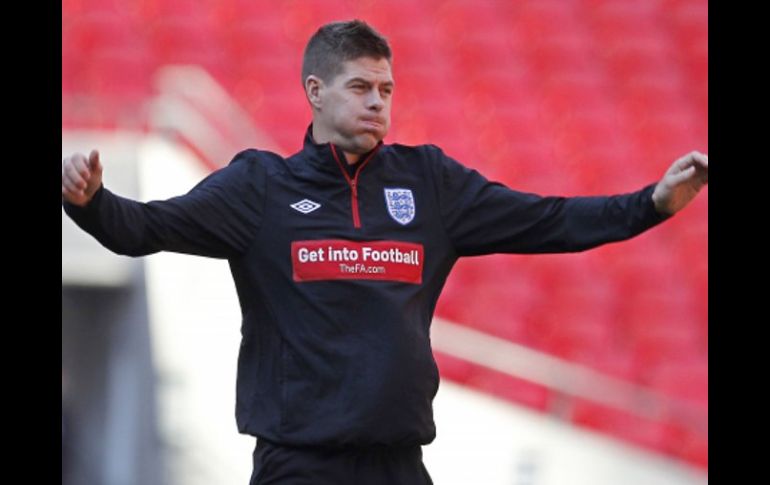 El jugador Steven Gerrard durante un entrenamiento con la Selección de Inglaterra. AFP  /