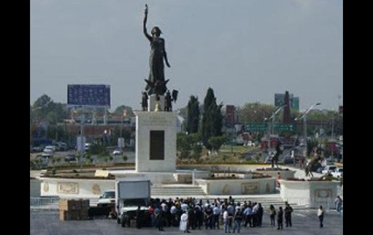 La Explanada Bicentenario es una de las obras que se inauguraron para celebrar los 200 años del inicio de la Independencia. ESPECIAL  /