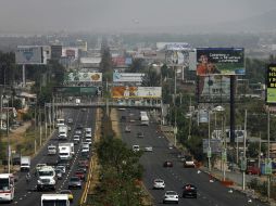 La Carretera a Chapala (foto) y López Mateos son las vías más saturadas de espectaculares en la metrópoli. E. PACHECO  /