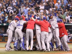 Los Rangers de Texas ganaron por primera vez en la historia de la franquicia una serie de postemporada. AFP  /