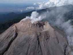 El domo que cubre el Volcán Colima continúa creciendo. EL UNIVERSAL  /