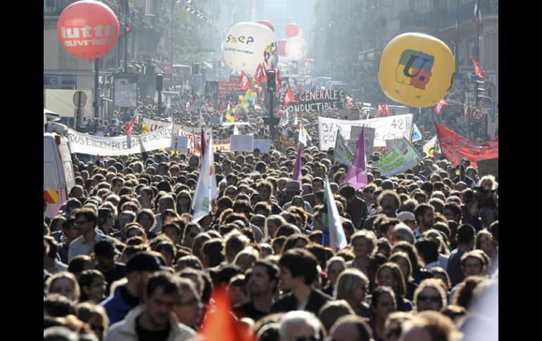 Trabajadores se manifiestan contra los planes de jubilación del presidente Nicolas Sarkozy, en París. AFP  /