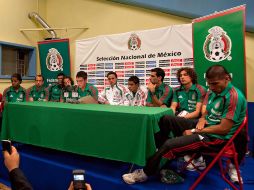 Los 11 jugadores de la Selección en el momento que leyeron su mensaje a la afición. MEXSPORT  /