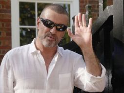 George Michael en su casa, en Londres, después de ser liberado. AP  /