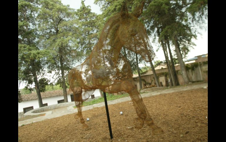 Indómita, de la escultora argentina Nadia Guttman, es la primera pieza que se instaló en el Jardín Escultórico. E. FLORES  /