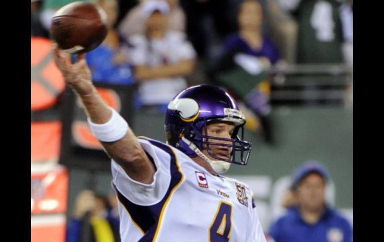 Brett Favre no tendrá participación en uno o dos partidos con los Vikingos de Minnesota. AP  /