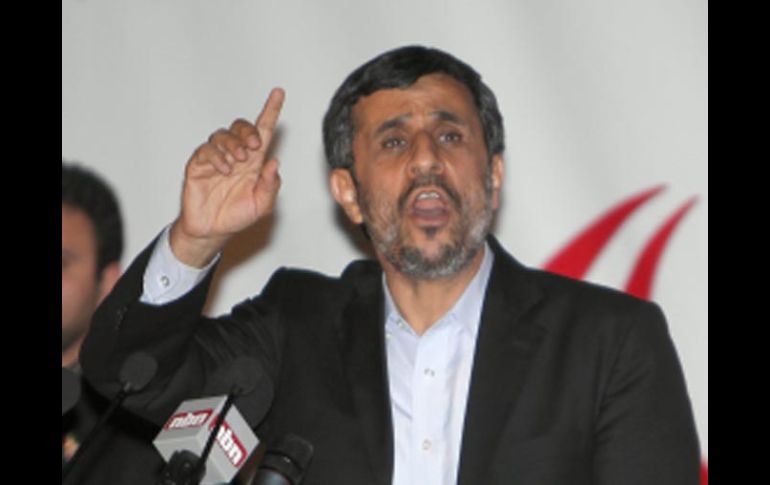 El presidente iraní, Mahmoud Ahmedinejad, da un discurso en una manifestación organizada por Hizbulá. EFE  /