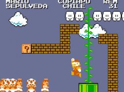 En la imagen se aprecia a los ''Marios'' subiendo por las cañerías características del juego. ESPECIAL  /