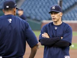 Joe Girardi der hablando con Alex Rodriguez, tercera base del equipo, durante una práctica para la liga de campeones. REUTERS  /