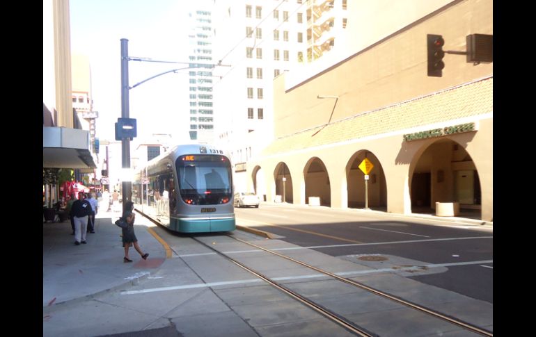 Tren del Metro Valley en la ciudad de Phoenix, Arizona, a donde acudieron autoridades zapopanas para conocer el sistema. ESPECIAL  /