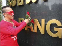 El domingo pasado, cerca de cinco mil camisas rojas se concentraron en el monumento a la Democracia. EFE  /