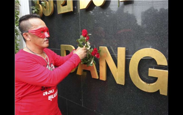 El domingo pasado, cerca de cinco mil camisas rojas se concentraron en el monumento a la Democracia. EFE  /