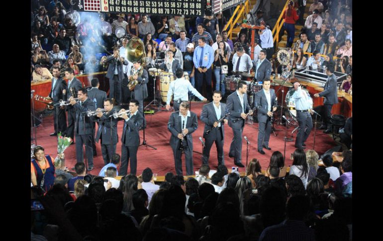 La Arrolladora Banda El Limón de René Camacho interpretó algunos de los temas de su nuevo disco. A. HINOJOSA  /