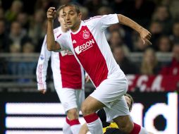 El debutante del Ajax, Mido, controla el balón durante el partido ante Breda. EFE  /