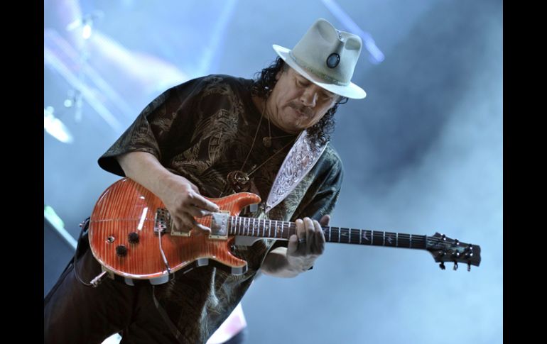 En su nuevo álbum, Santana se hace acompañar de cantantes como Chris Cornell y Scott Weiland. AFP  /