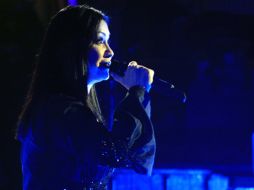 Ana Gabriel causó euforia en los casi seis mil seguidores que asistieron al Palenque de las Fiestas de Octubre. A. HINOJOSA  /